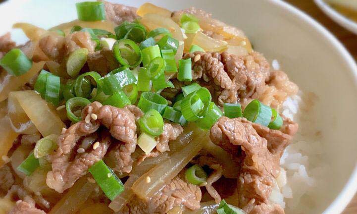 boeuf ou porc coupés en lamelles pour un plat asiatique